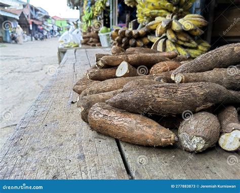 Cassava Market .